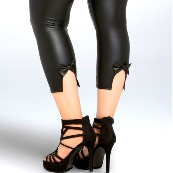 TORRID Faux Leather Black Cropped Leggings Bow Accents On Back - Picture 1 of 10